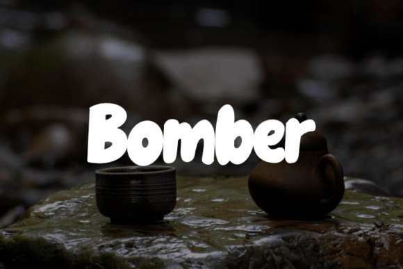 Bomber Font Review: A Display Typeface for Fashion-First Branding